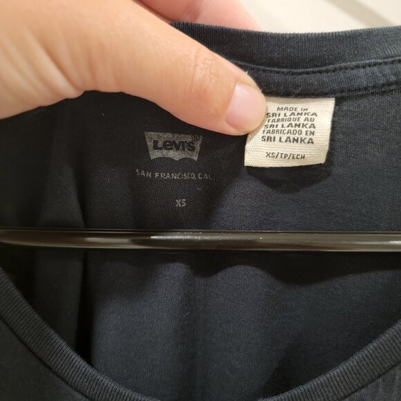 Levi's Muscle Tank Black With Red Logo XS - Picture 2 of 3